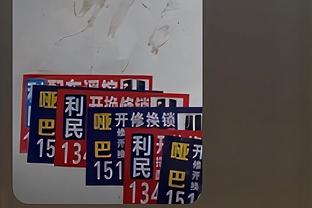 来 叫詹叔叔？！拉塞尔赛后抱儿子与詹姆斯互动